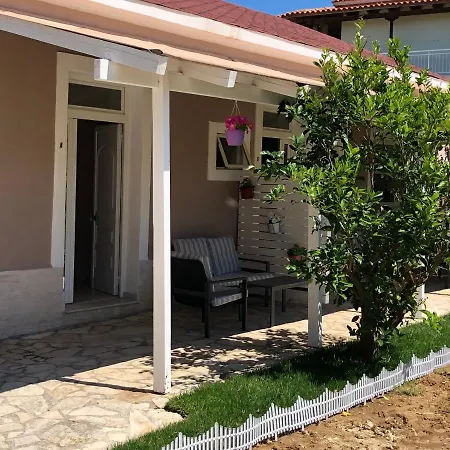 Petros Rooms & Apartments Lixouri Exterior photo