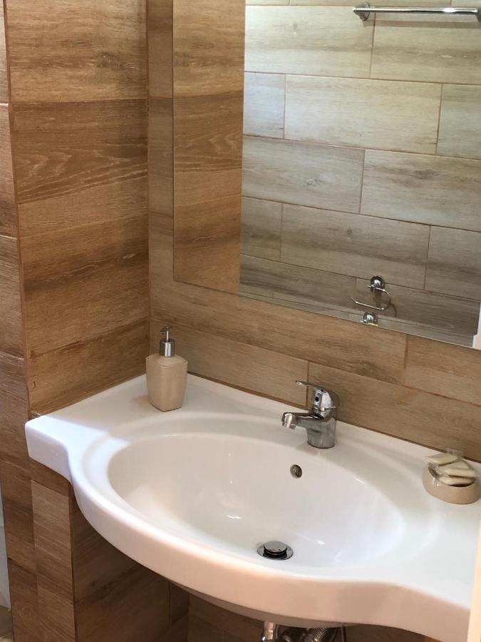 Apartament Petros & *